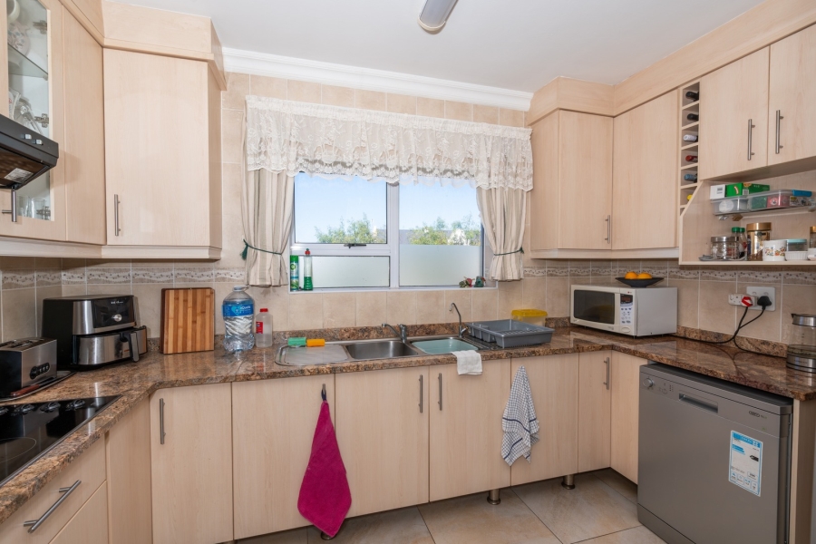 5 Bedroom Property for Sale in Myburgh Park Western Cape